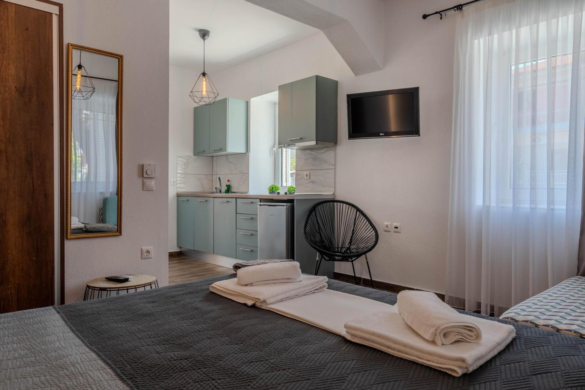 Aigli Luxury Studios 네아 로다 외부 사진